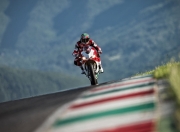 开云体育在线-莱万关键战不手软，佛罗伦萨淘汰赛过关委内瑞拉—双线战场上的意志较量