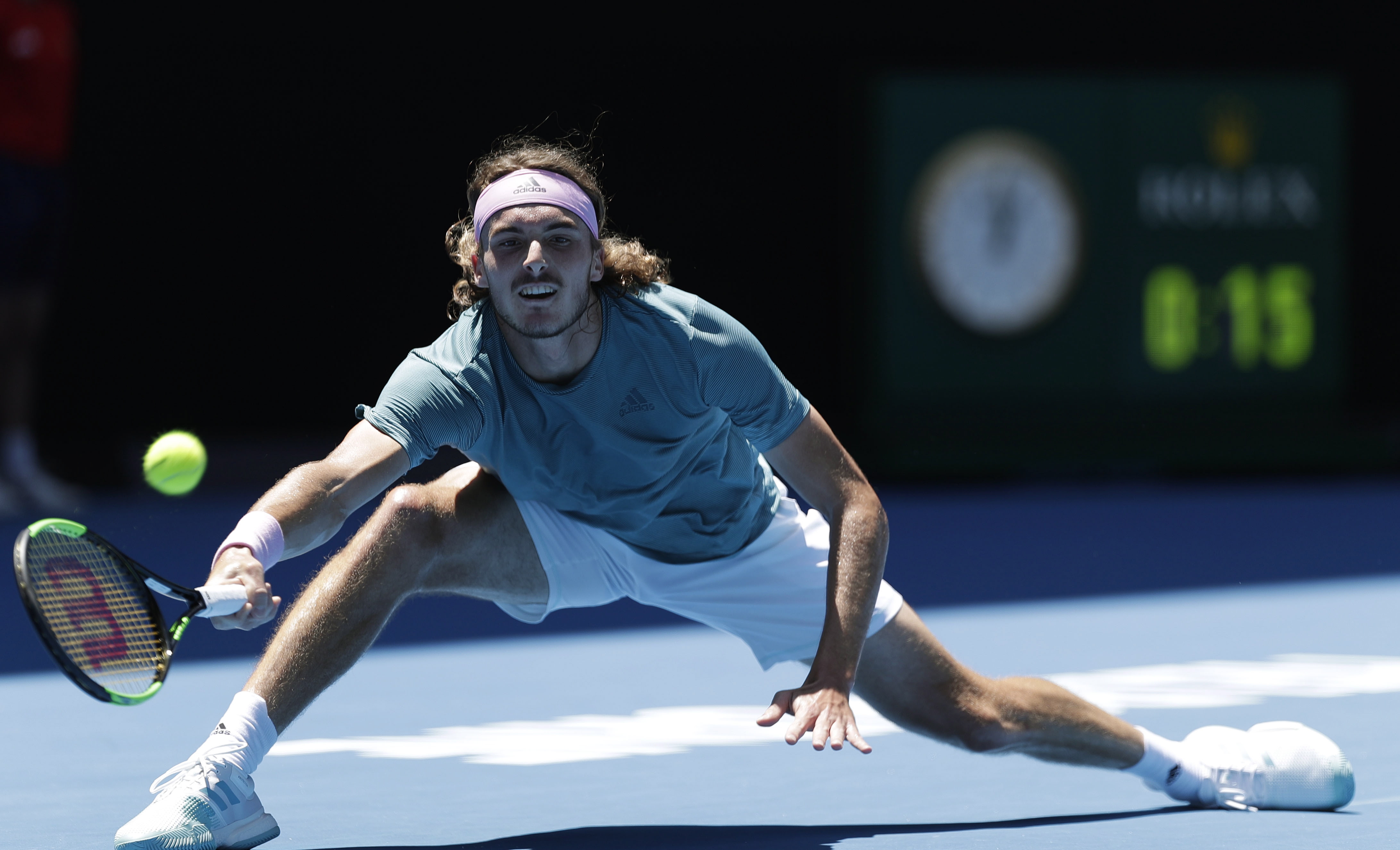 英国网球队逆转日本网球队，西西帕斯三分雨点燃全场的简单介绍