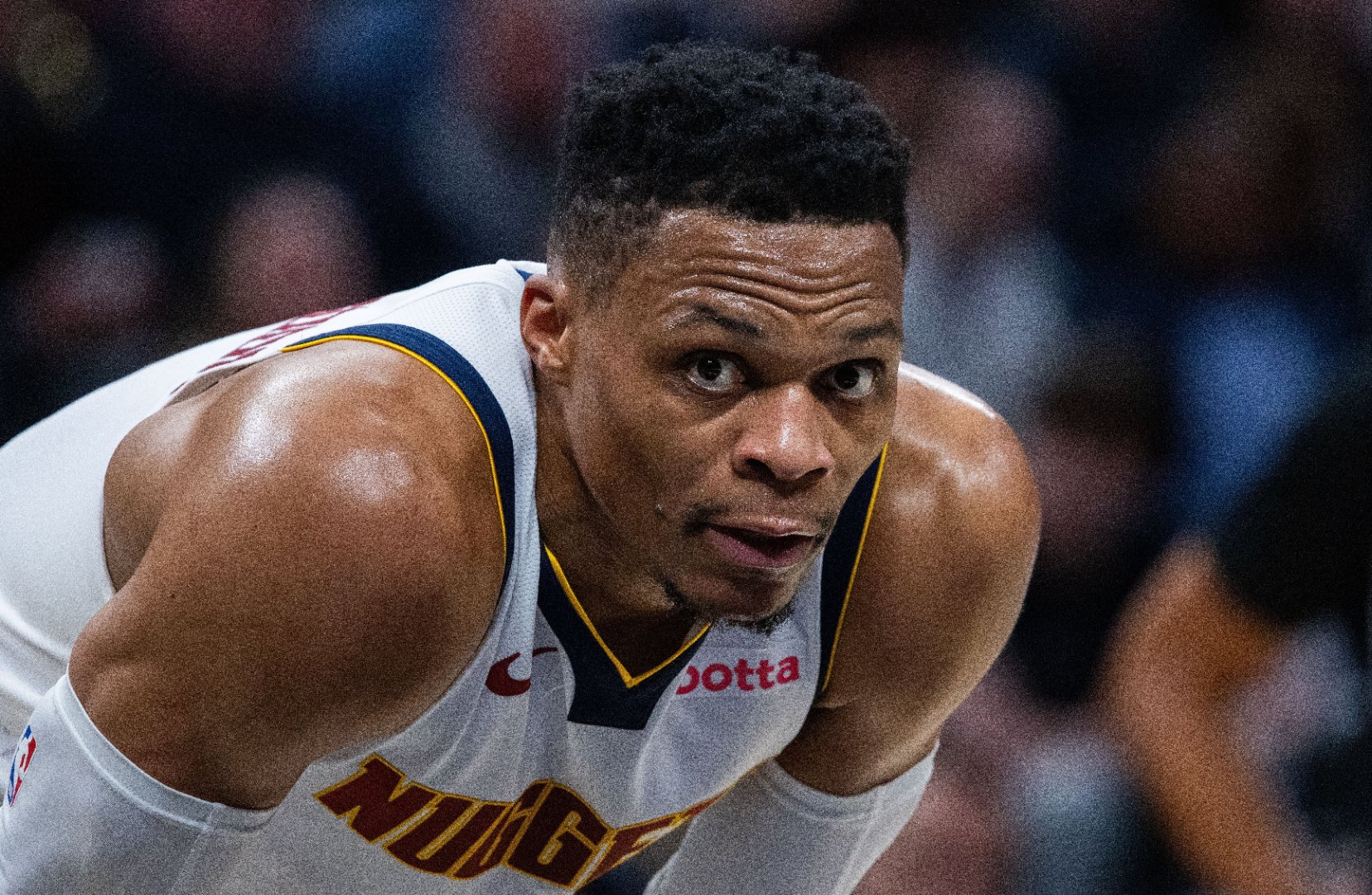 关于掘金险胜马刺，麦科勒姆爆发神勇的信息