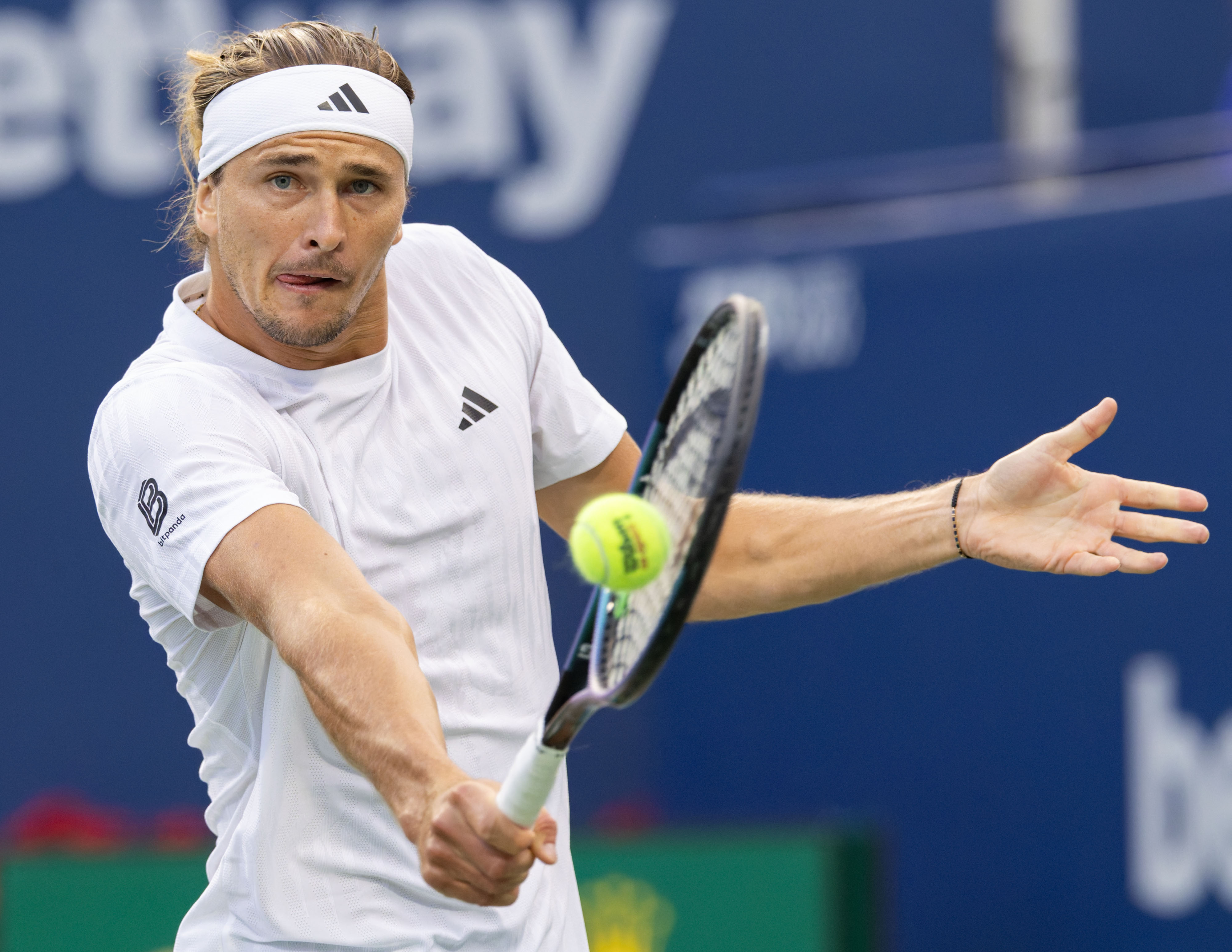 法国网球队险胜日本网球队，兹维列夫送出助攻的简单介绍