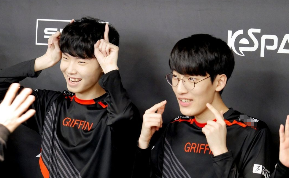 EDG轻取HKA，Tarzan制霸全场