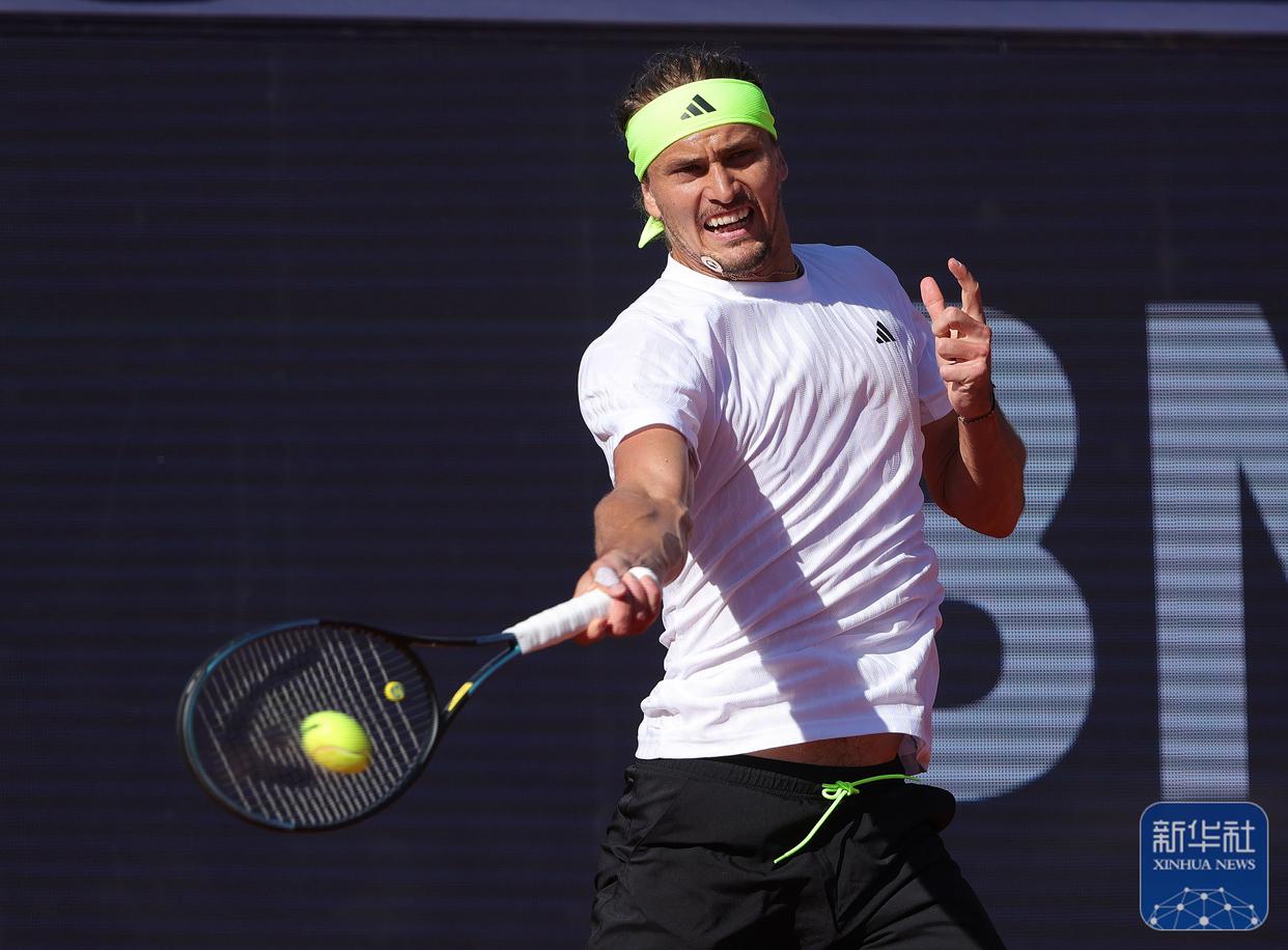 包含日本网球队逆转西班牙网球队，兹维列夫绝境逆转的词条