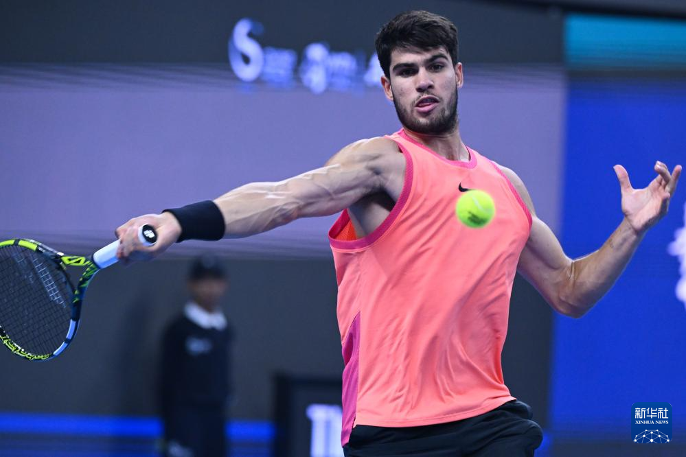 澳大利亚网球队力克西班牙网球队，阿尔卡拉斯绝境逆转