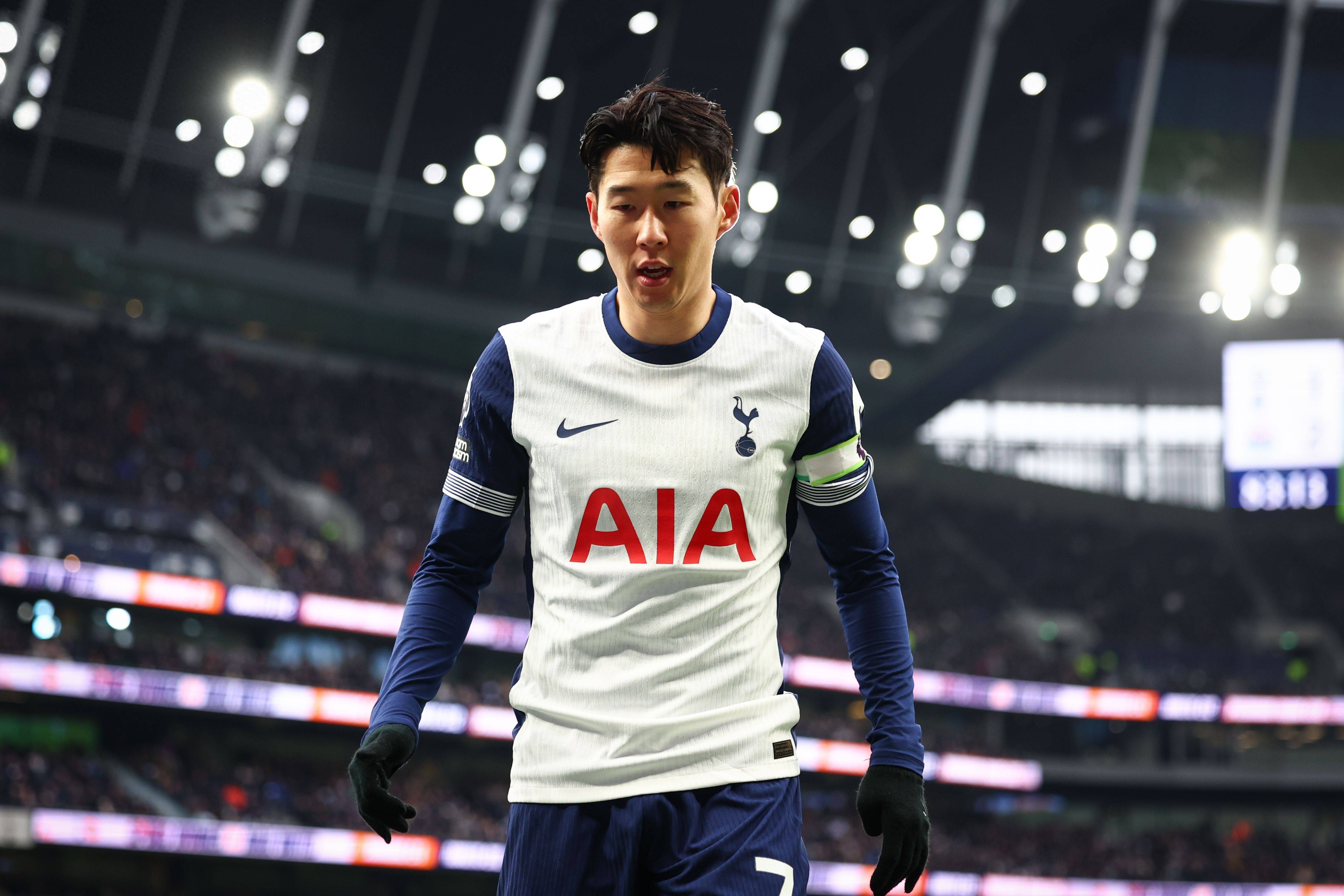 包含荷兰逆转勒沃库森，孙兴慜完成帽子戏法的词条