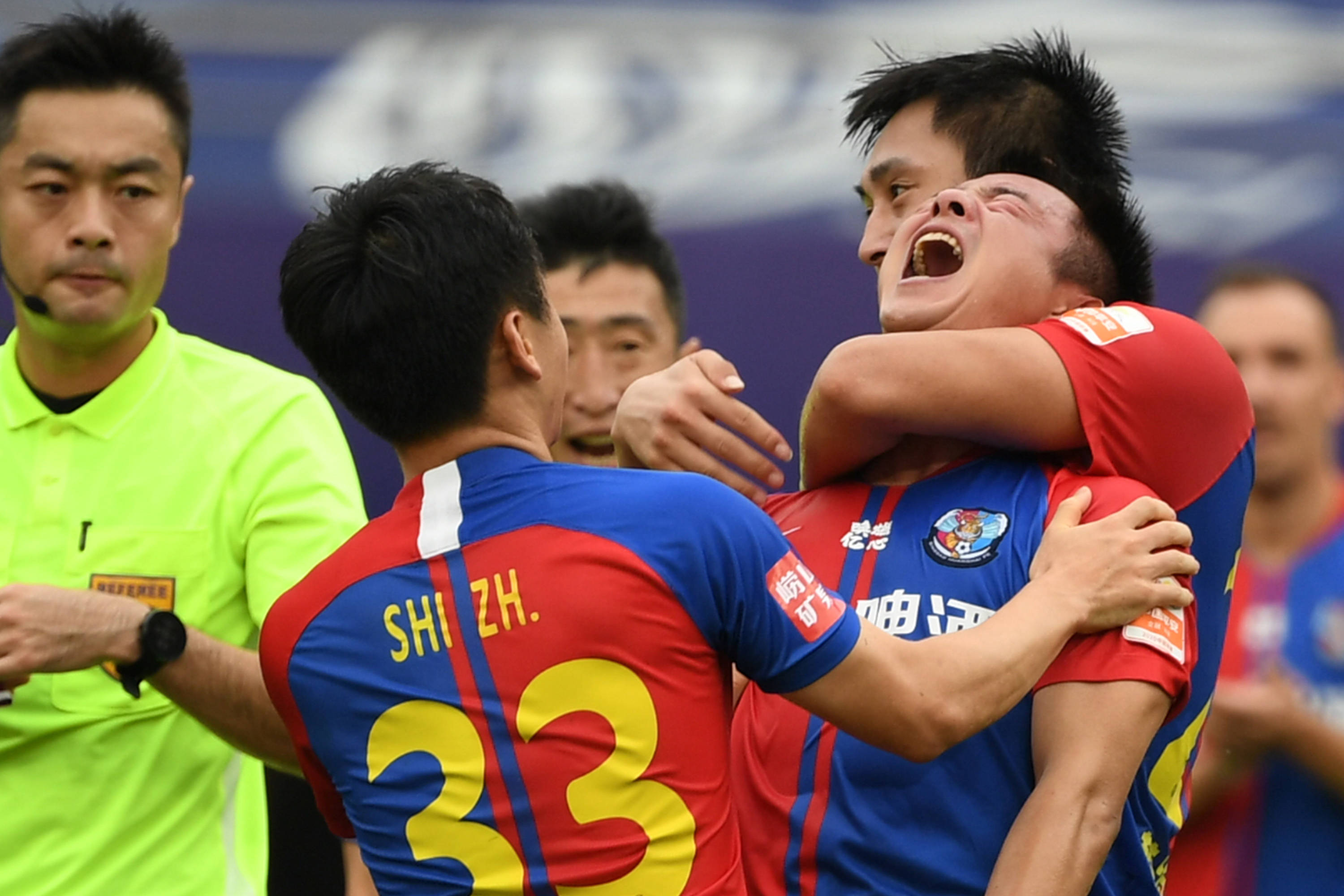 包含青岛黄海队员状态火热，连胜中超豪门的词条