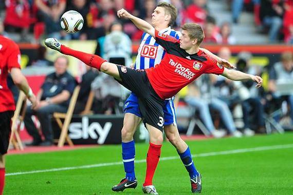 包含柏林赫塔客场战胜对手，实现连胜的词条