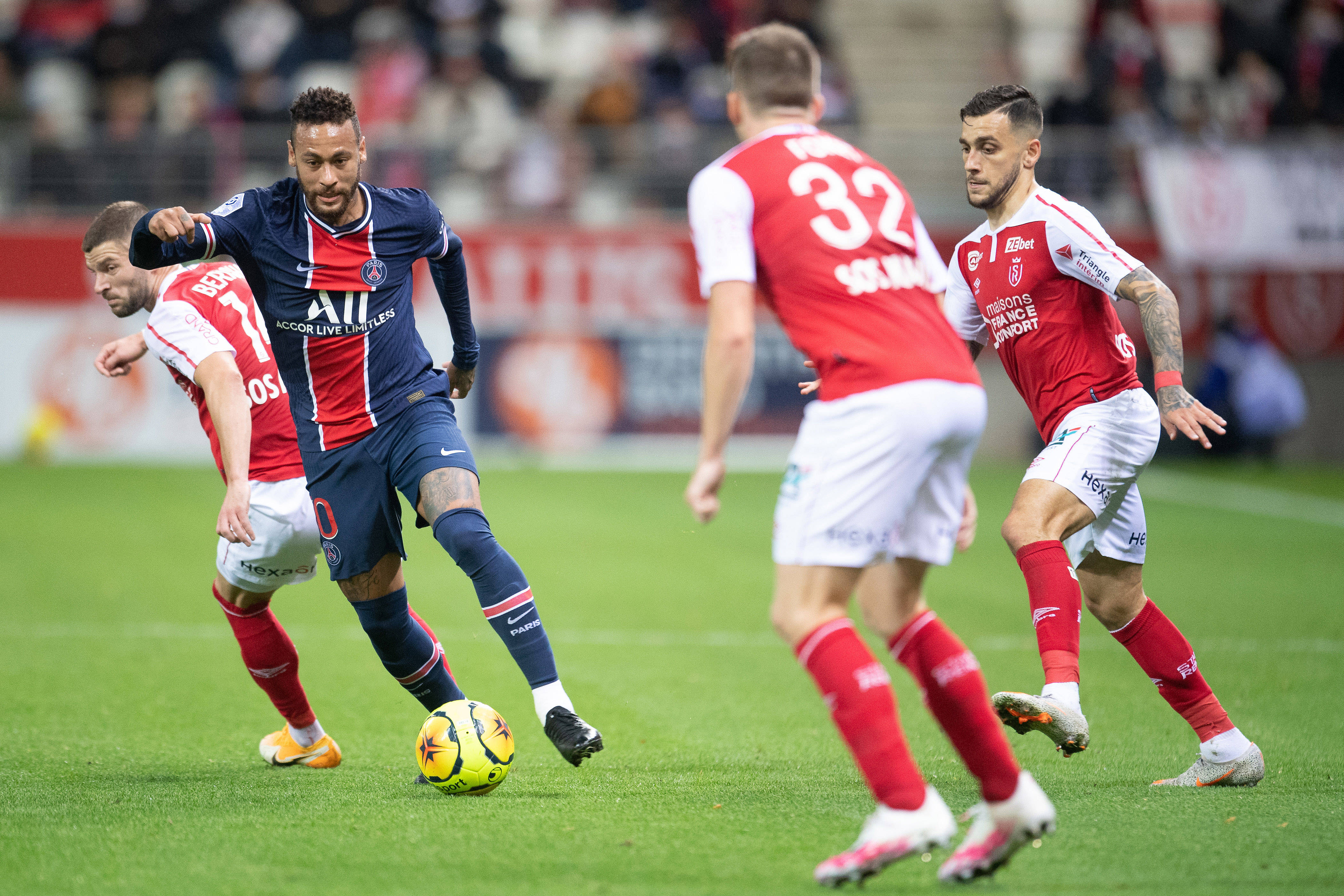 包含巴黎圣日耳曼球员表现出色，队内竞争激烈的词条