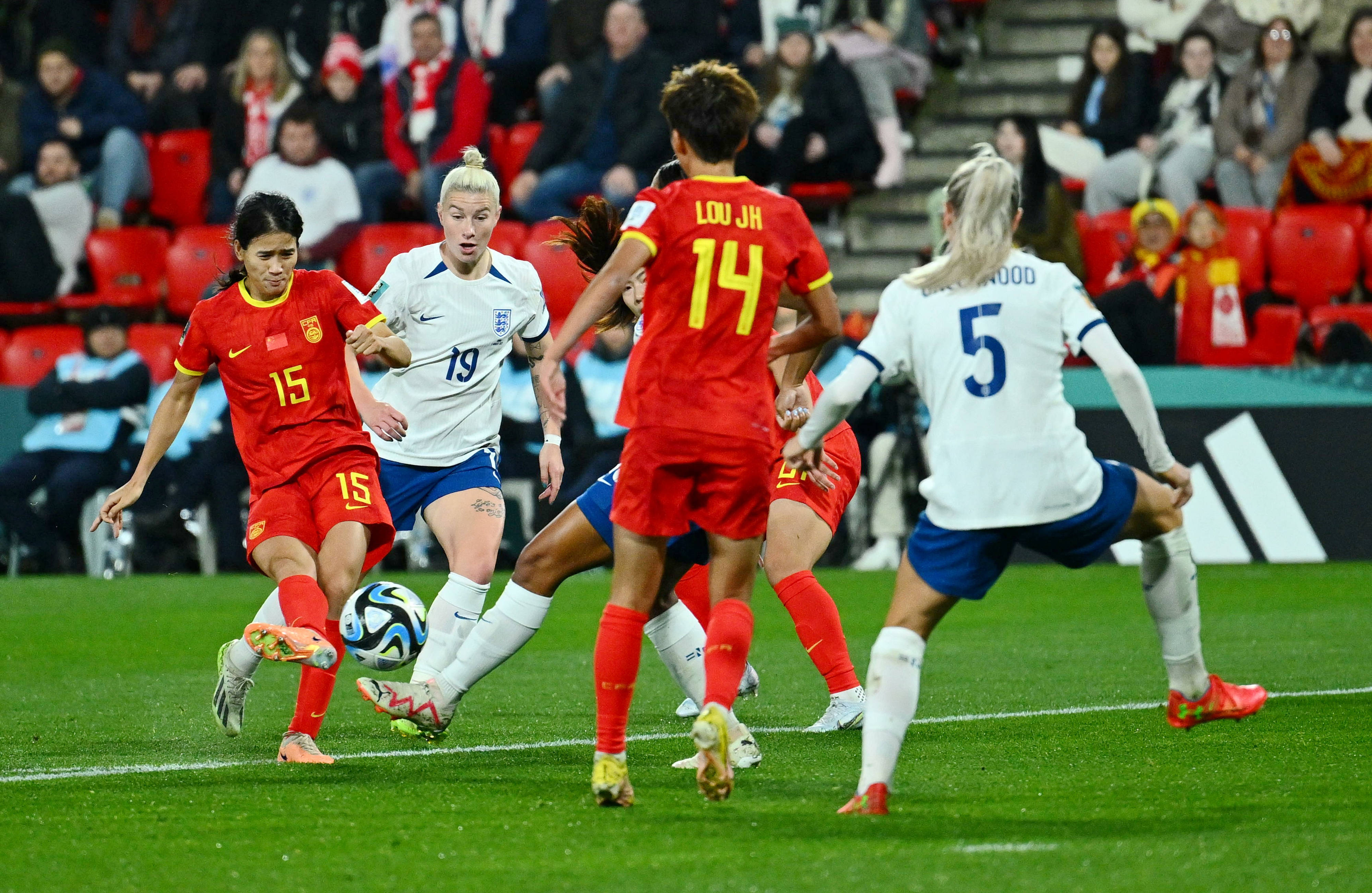 女足国家队表现抢眼，晋级比赛轻松过关