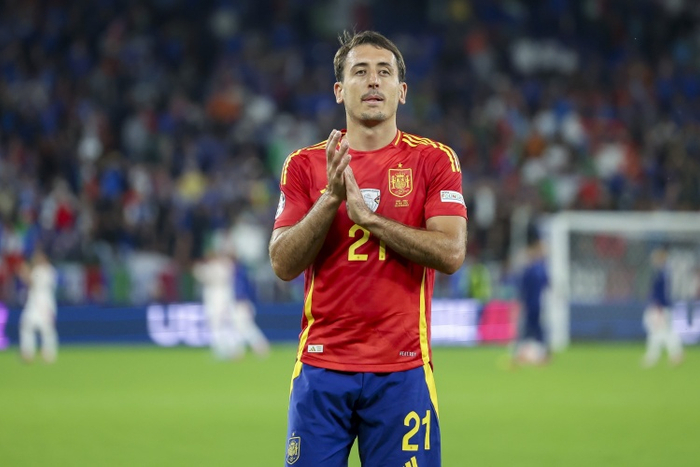 包含西班牙国家队连续取胜，士气飙升的词条