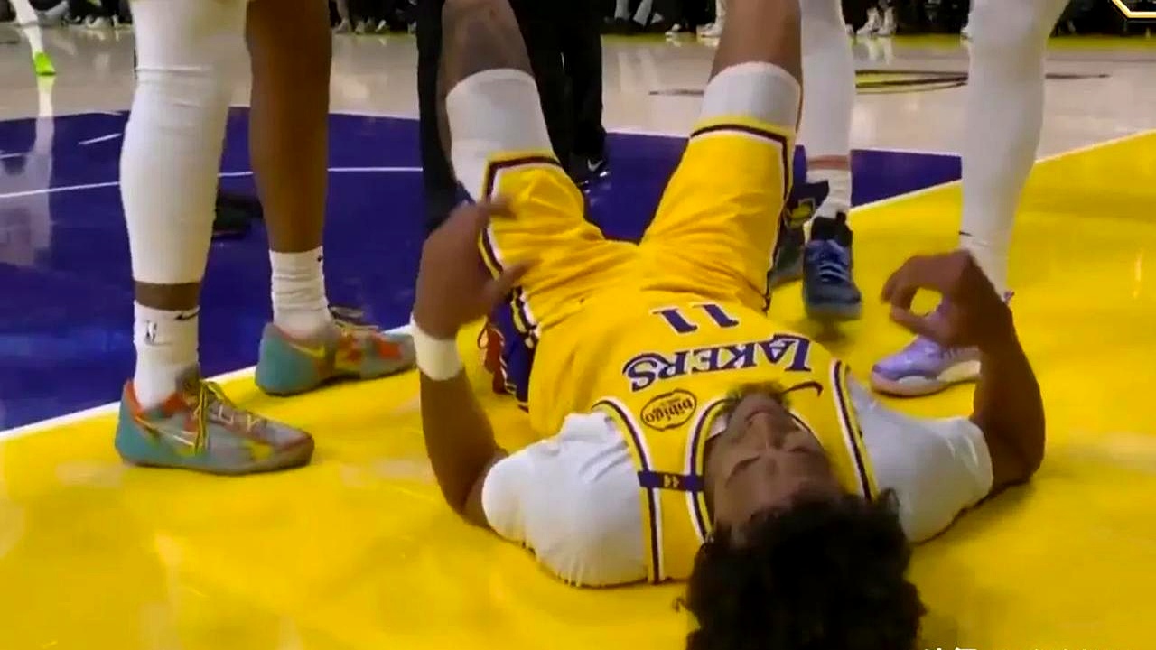 包含球队明星球员受伤，战绩一落千丈的词条