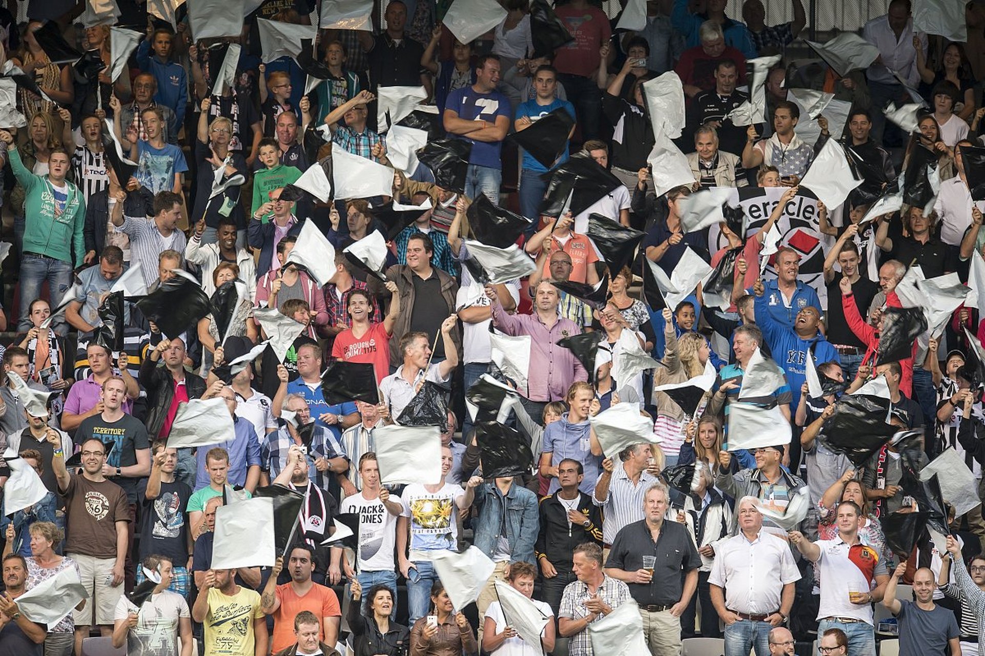 荷甲联赛中一场悬疑战报:胜负难分 荷甲联赛中一场悬疑战报:胜负难分