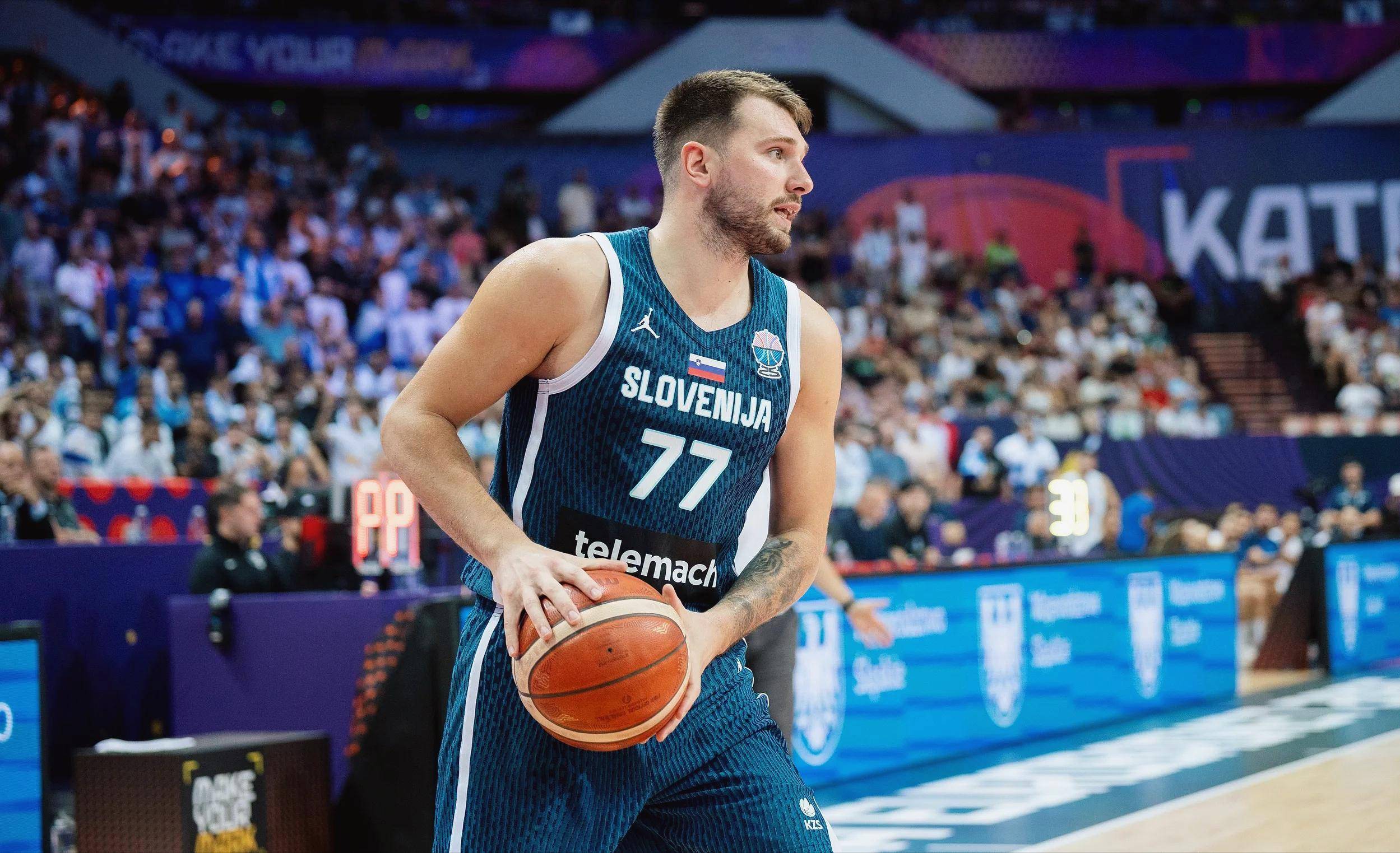 包含斯洛文尼亚队成功杀入附加赛，继续征程的词条