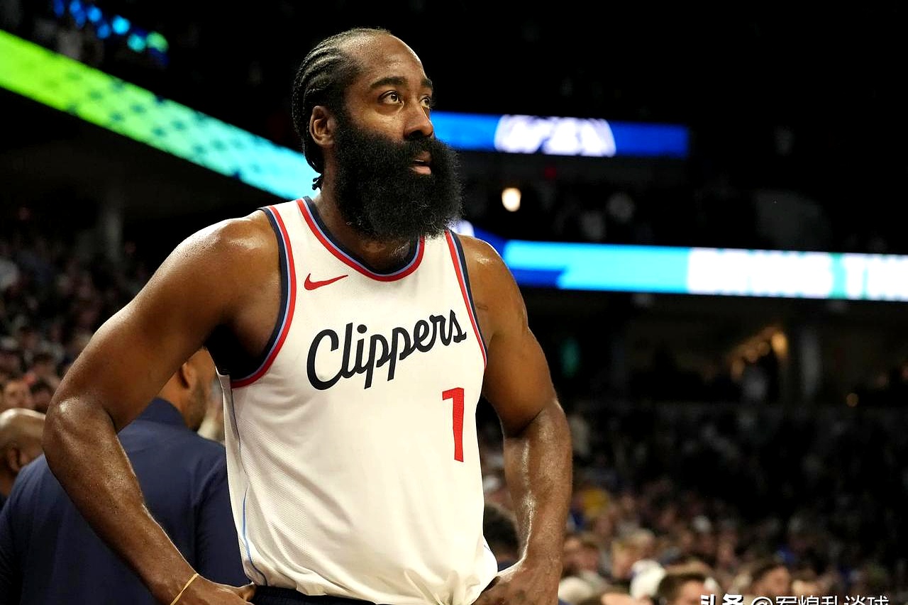 关于篮球明星现身聚光灯下，活跃无限的信息