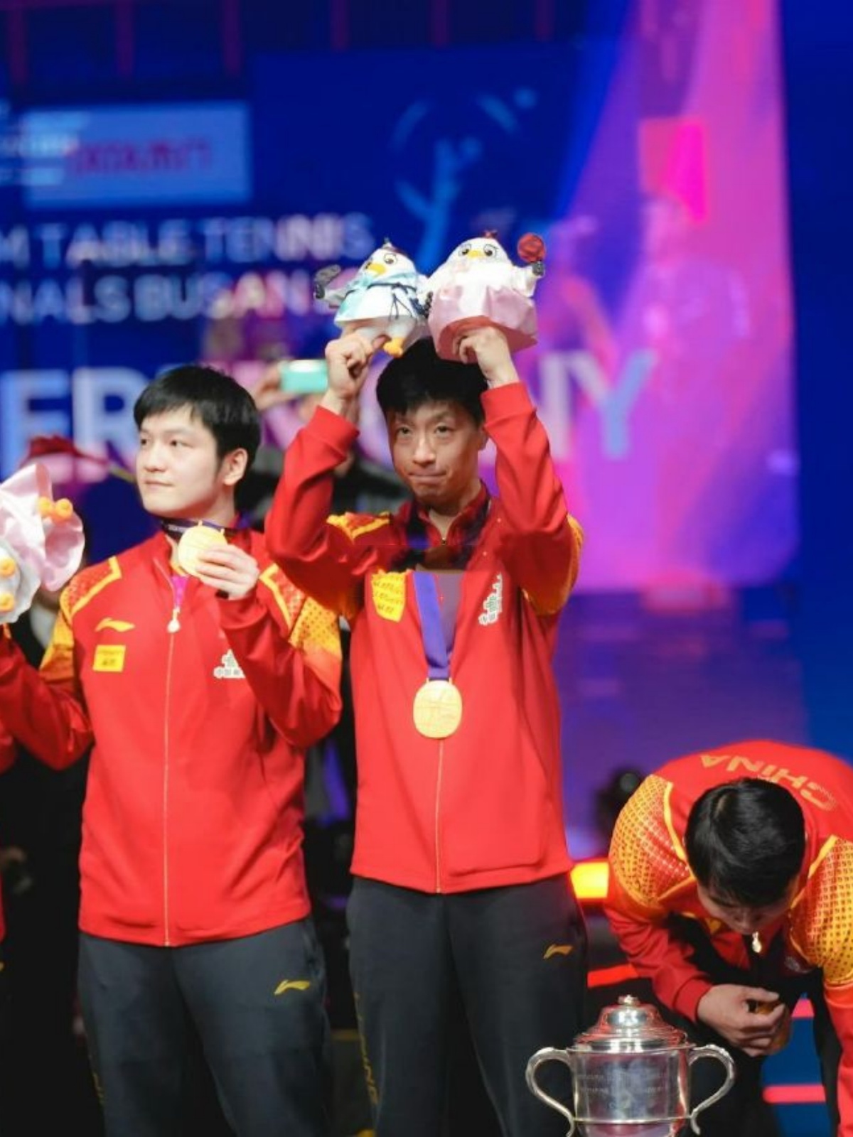 包含法国乒乓球队爆冷英国乒乓球队，马龙爆发神勇的词条