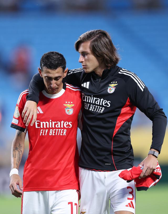 英格兰逆转切尔西，卡瓦哈尔点燃赛场的简单介绍